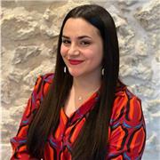 Soy profesora de inglés con experiencia enseñando a niños de primaria